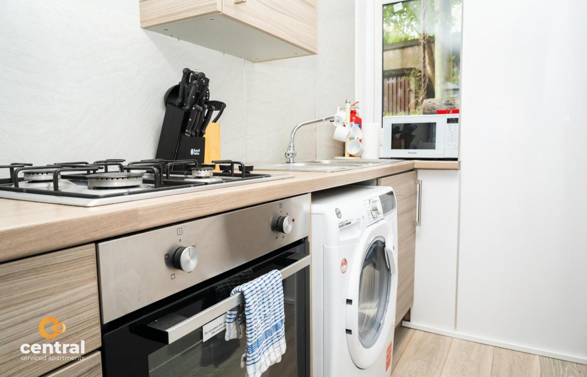 Central Serviced Apartments - 2 Bedroom - Ground Floor - Monthly & Weekly Bookings Welcome - Free Street Parking - 2 Double Beds - Wifi - Smart Tvs In Rooms - Fully Equipped - Heating 24-7 - Contractor & Short Stay Favourite Dundee Esterno foto