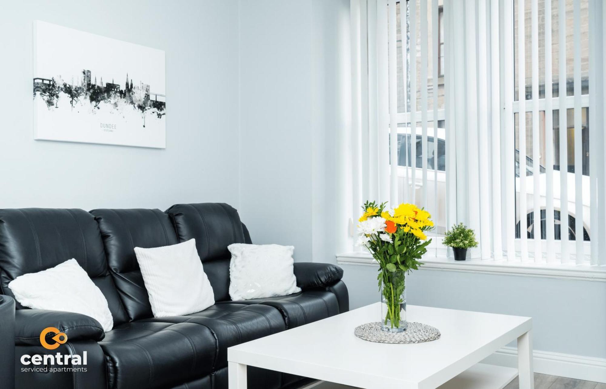 Central Serviced Apartments - 2 Bedroom - Ground Floor - Monthly & Weekly Bookings Welcome - Free Street Parking - 2 Double Beds - Wifi - Smart Tvs In Rooms - Fully Equipped - Heating 24-7 - Contractor & Short Stay Favourite Dundee Esterno foto