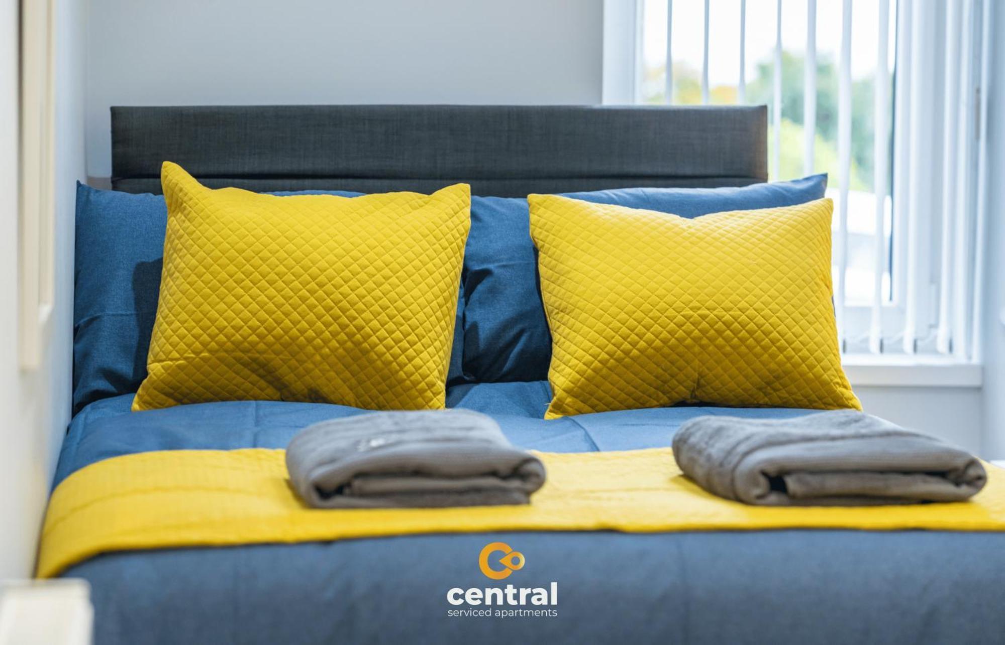 Central Serviced Apartments - 2 Bedroom - Ground Floor - Monthly & Weekly Bookings Welcome - Free Street Parking - 2 Double Beds - Wifi - Smart Tvs In Rooms - Fully Equipped - Heating 24-7 - Contractor & Short Stay Favourite Dundee Esterno foto