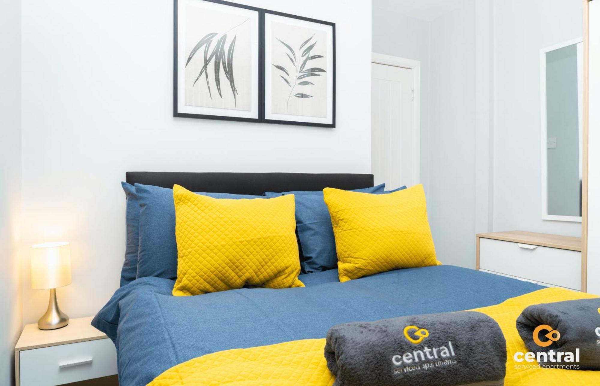 Central Serviced Apartments - 2 Bedroom - Ground Floor - Monthly & Weekly Bookings Welcome - Free Street Parking - 2 Double Beds - Wifi - Smart Tvs In Rooms - Fully Equipped - Heating 24-7 - Contractor & Short Stay Favourite Dundee Esterno foto